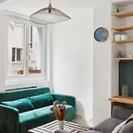 Charming Apartment For 4 In Paris
