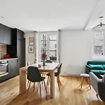 Charming Apartment For 4 In Paris