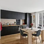 Charming Apartment For 4 In Paris